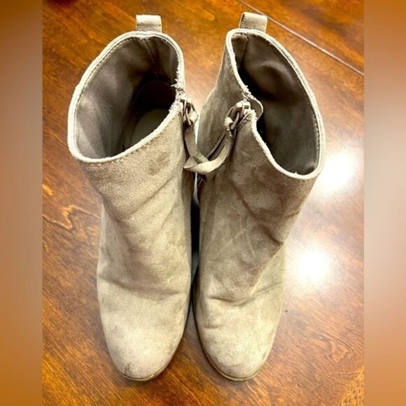 Old Navy Shoes - 3 Inch Block Heel Ankle Booties - Size 8!